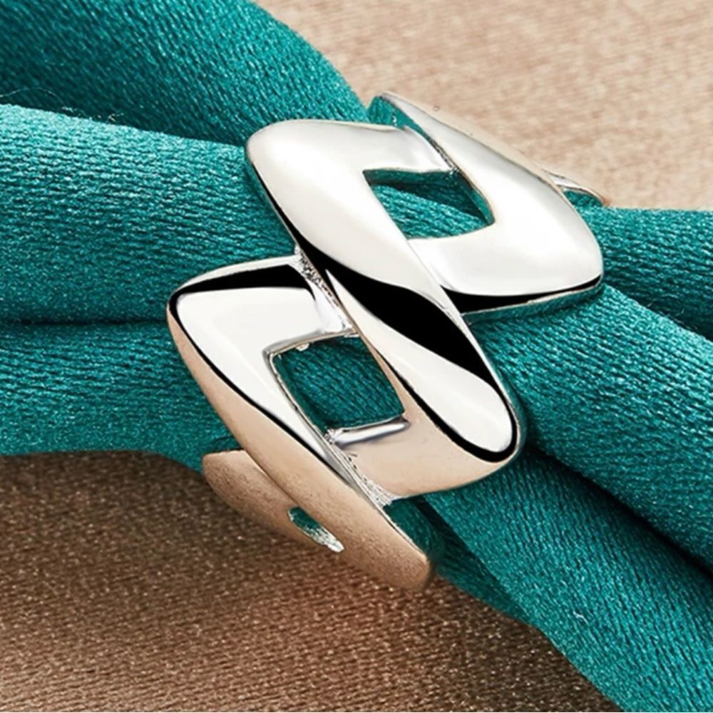 STERLING SILVER CRISSCROSS RING, sz 8